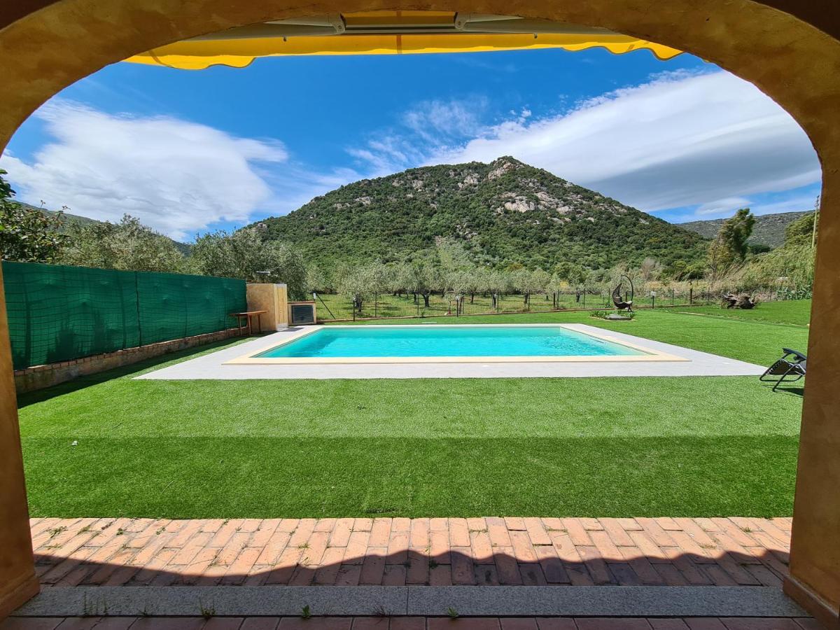 Villa Paola San Teodoro Con Piscina Privata Lu Lioni Екстериор снимка