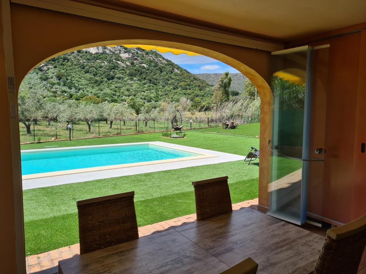 Villa Paola San Teodoro Con Piscina Privata Lu Lioni Екстериор снимка