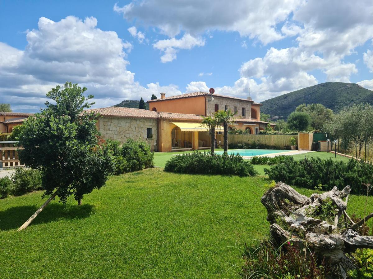 Villa Paola San Teodoro Con Piscina Privata Lu Lioni Екстериор снимка