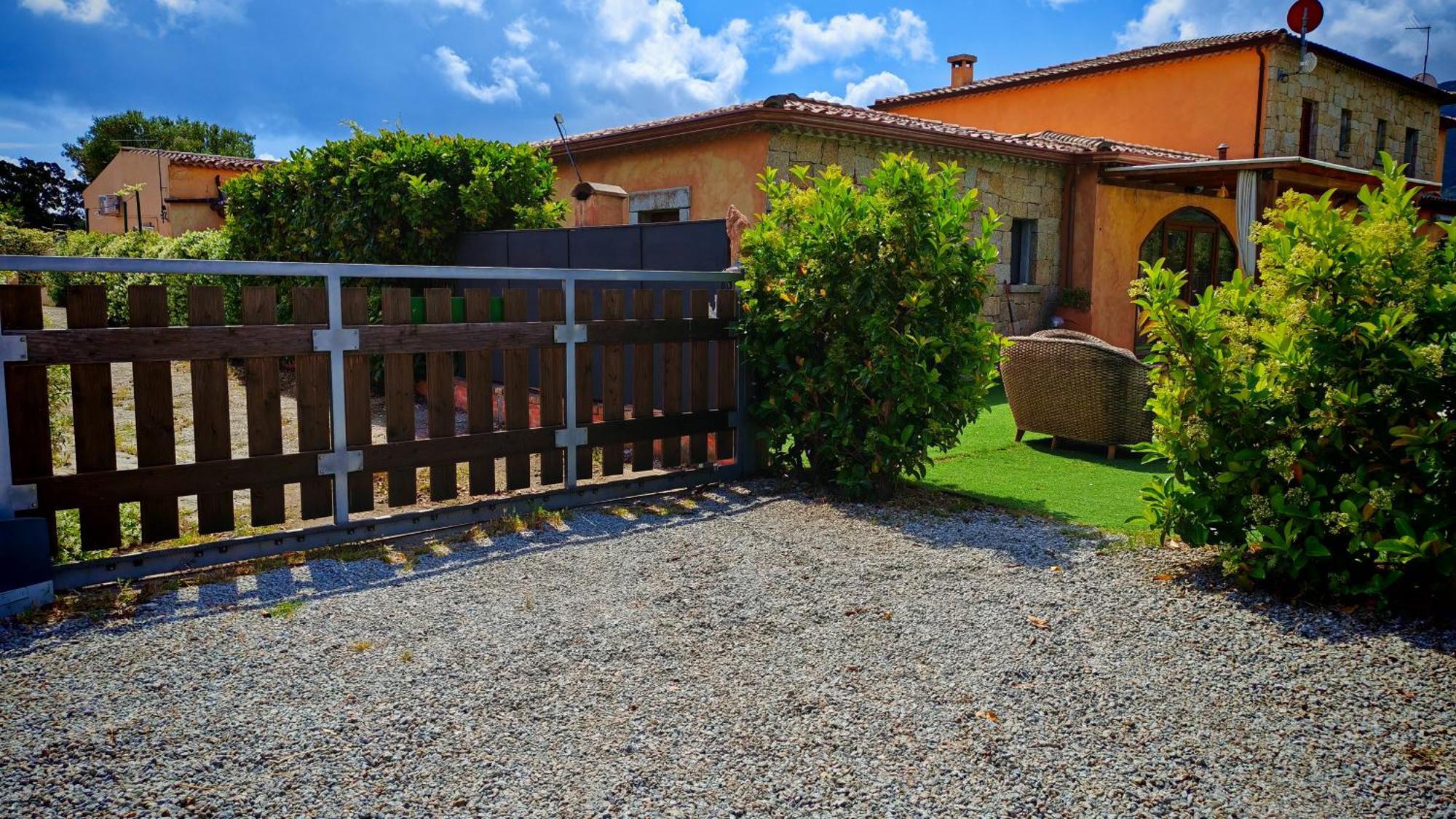 Villa Paola San Teodoro Con Piscina Privata Lu Lioni Екстериор снимка